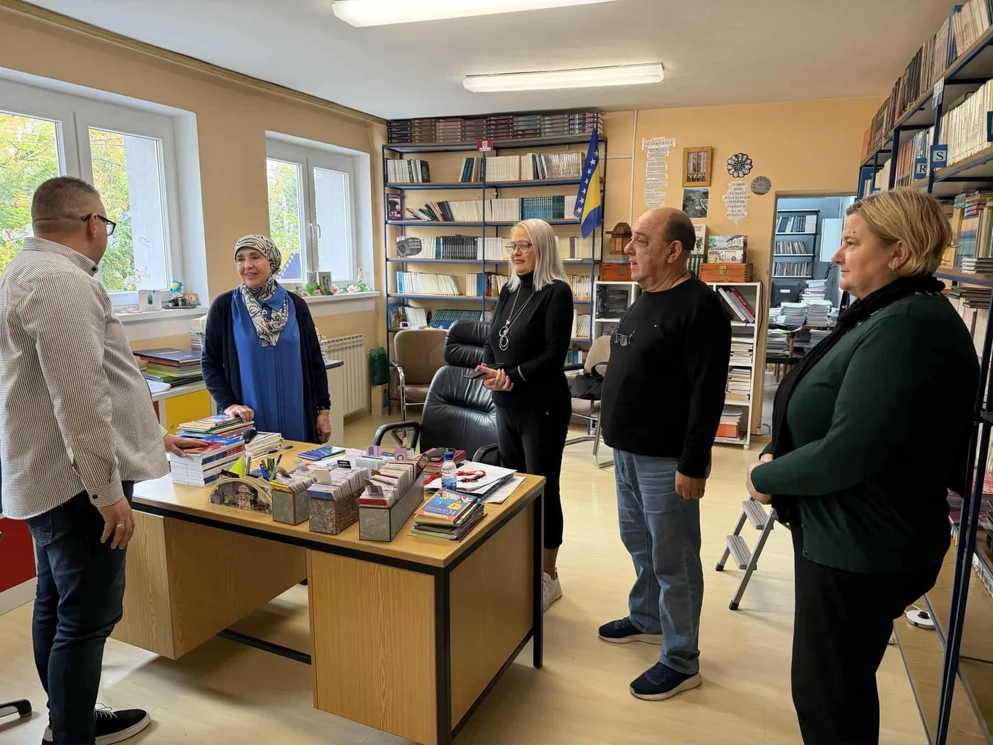 Razgovor uz donaciju knjige Mila u školskoj biblioteci.