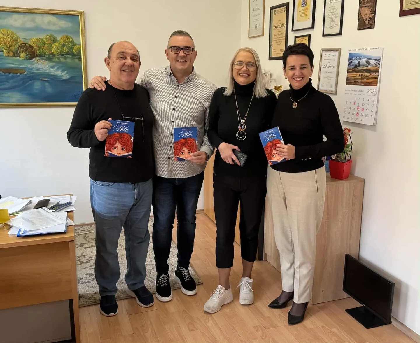 Učesnici donacije s primjercima knjige Mila.